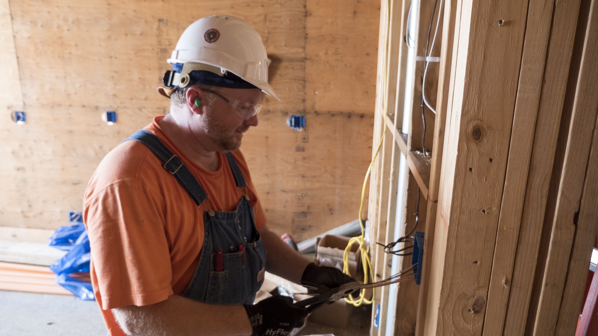 IBEW electrician responding to an electrical emergency